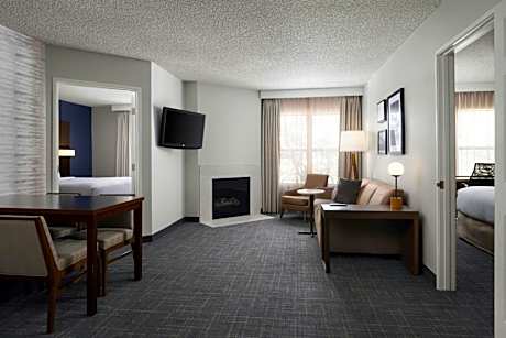 Two-Bedroom Queen Suite