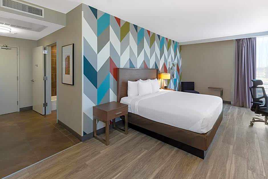 La Quinta Inn & Suites by Wyndham Tulsa Downtown - Route 66
