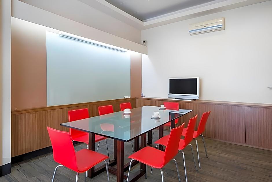 CHECK inn Express Taichung Fengchia