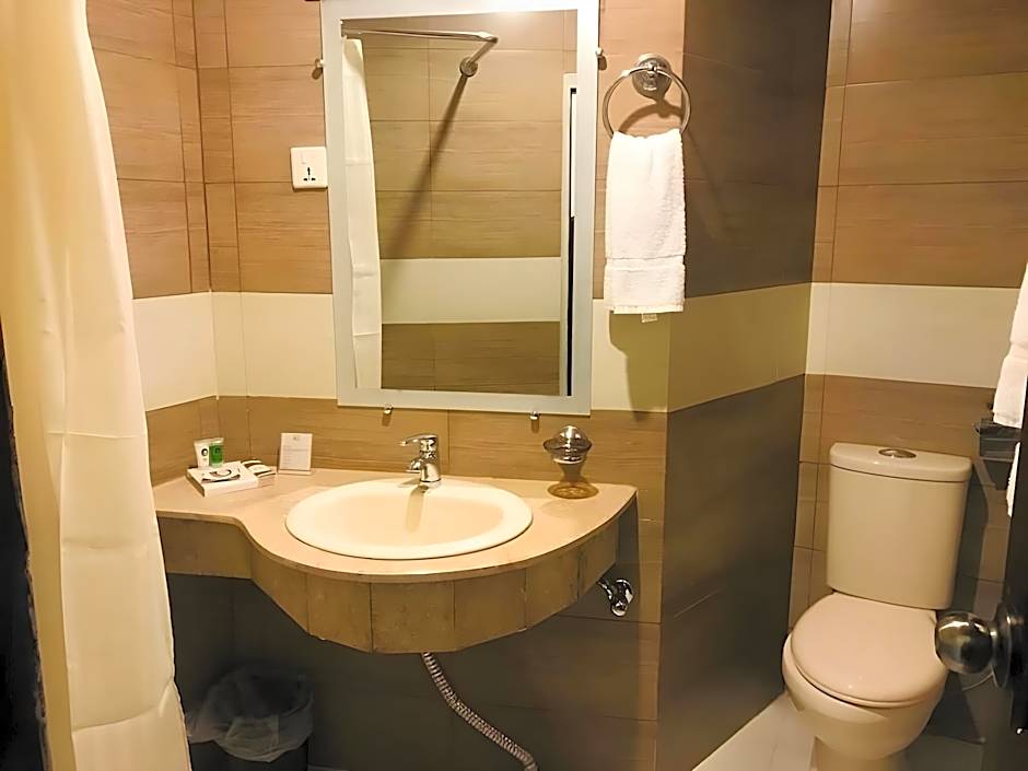 Hotel One Mall Road Murree