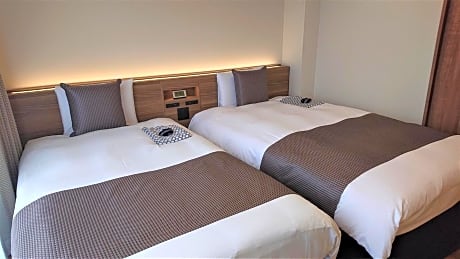 Standard Twin Room with Mountain View