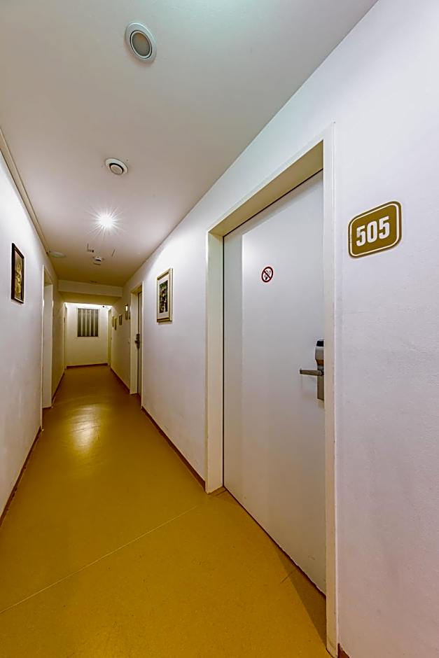 A&T Hotel & Hostel