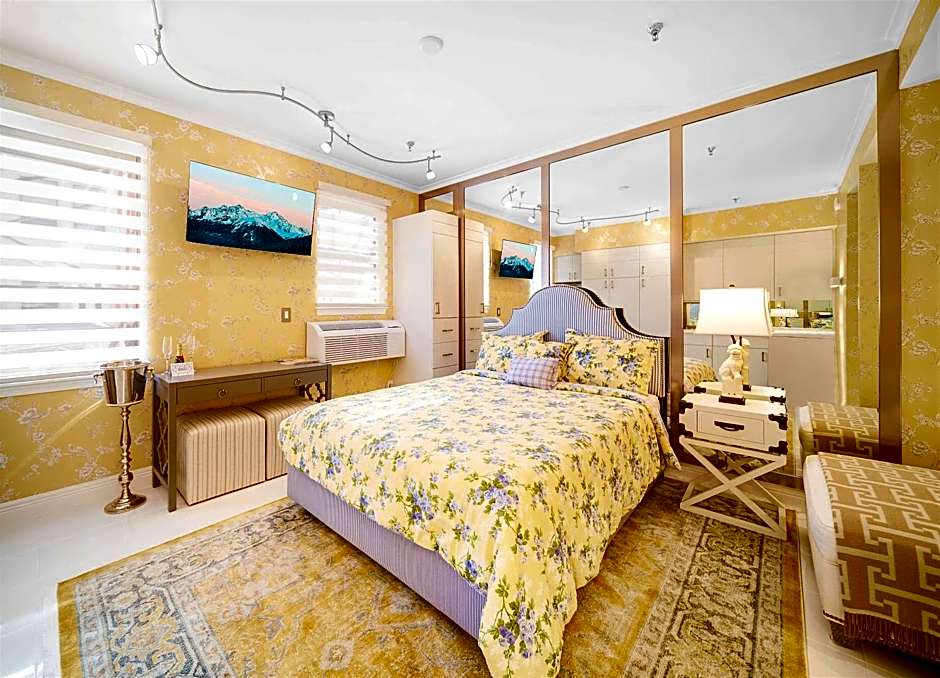 Renovated studio in the heart of Palm Beach - free parking, security box
