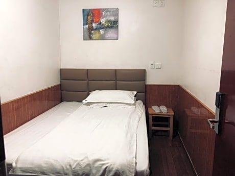 Double Room with Shared Toilet without Window
