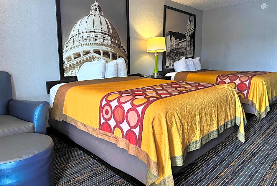 Super 8 by Wyndham Meridian