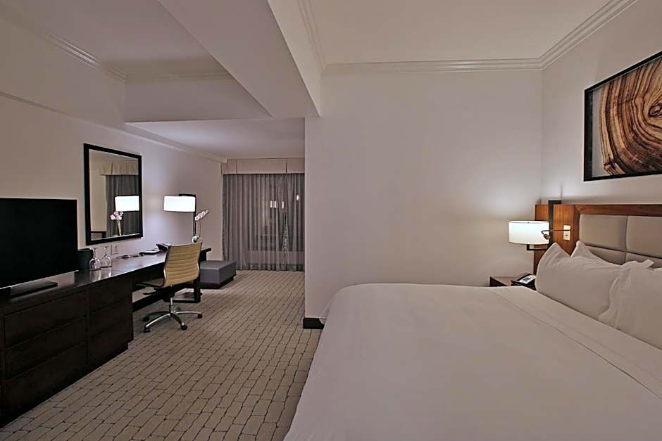 Photo 1 of 10 of 1 King Bed