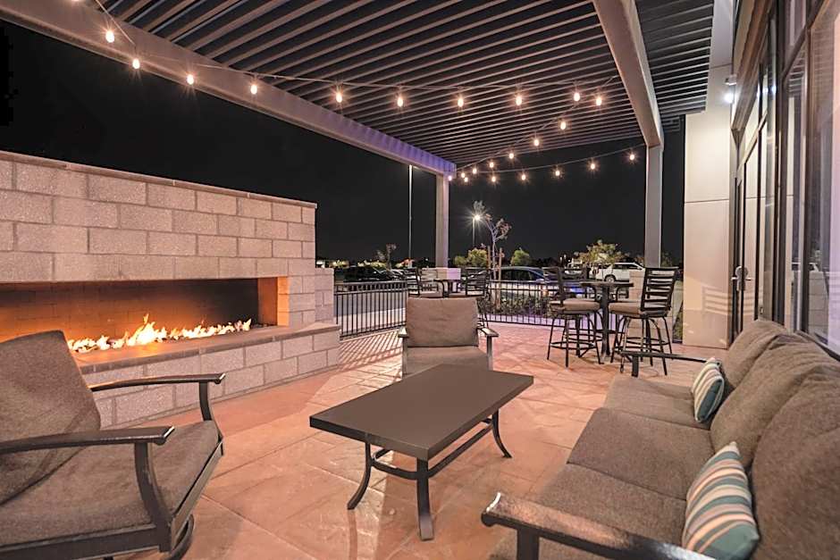 Holiday Inn Express and Suites Gilbert Mesa Gateway Airport By IHG