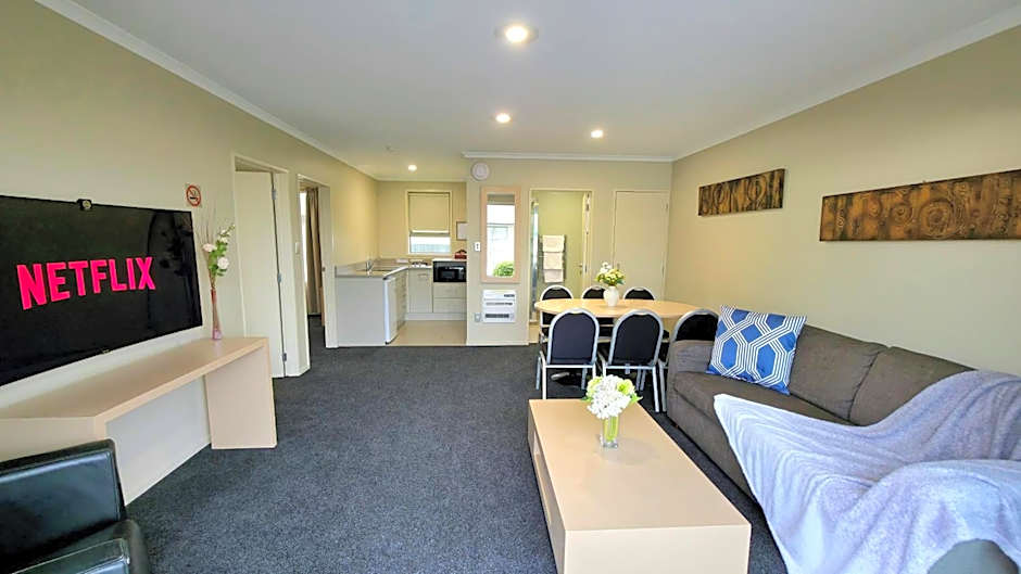 TOWER JUNCTION MOTOR LODGE- Motel with Airport and Railway Station Transport Service