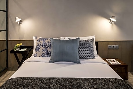 Luxury Terrace Room (1 Queen Bed)