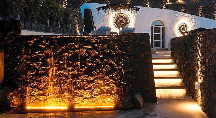 Theano Cave Suites & Villas