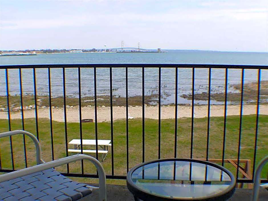 Clearwater Lakeshore Motel