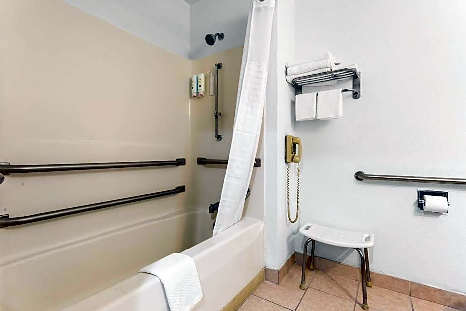 Quality Inn & Suites Howe - Sturgis