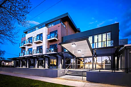 QUALITY HOTEL LAKESIDE