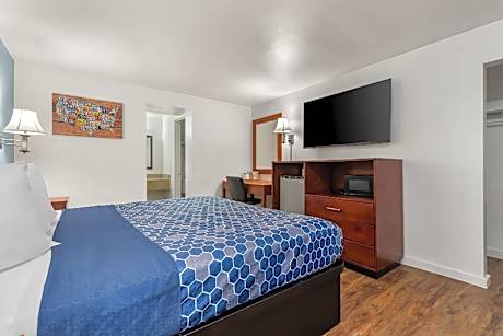 1 King Bed Non Smoking