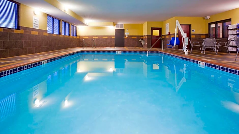 Holiday Inn Express and Suites Rochester West-Medical Center By IHG