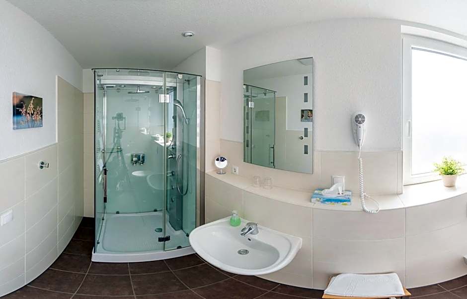 Schäfers Hotel, Self-Check-in, Cafe und Bäcker am Hotel