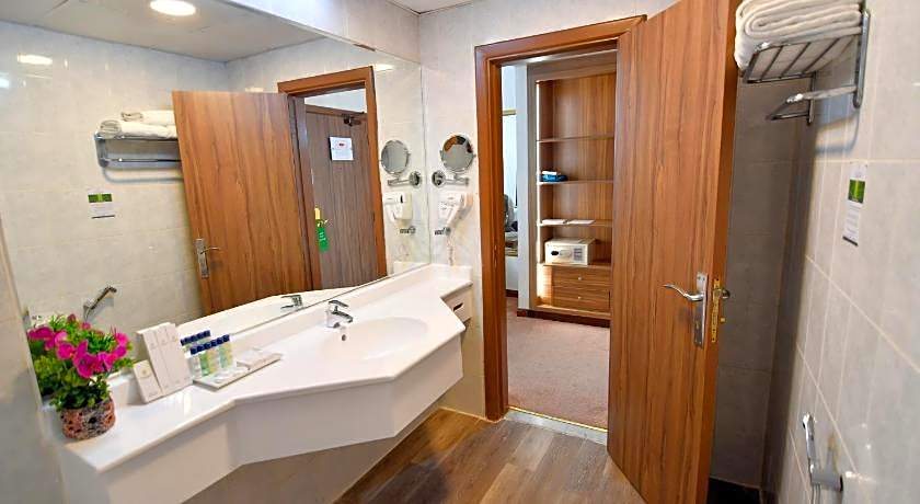 Nejoum Al Emarat