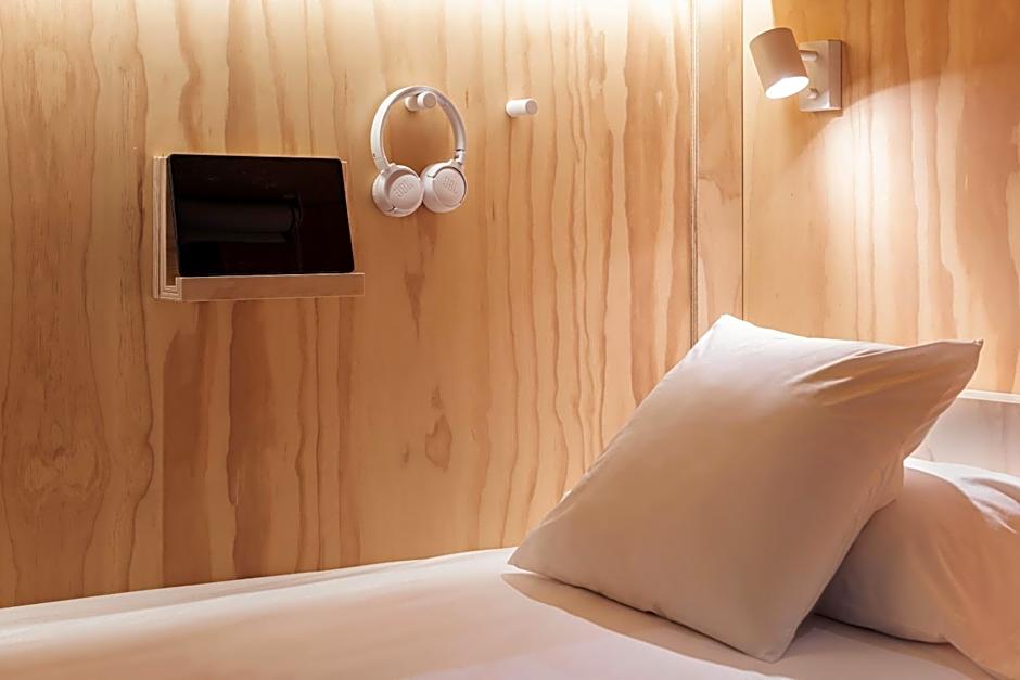 Colo Colo Hostel - Single Private Beds