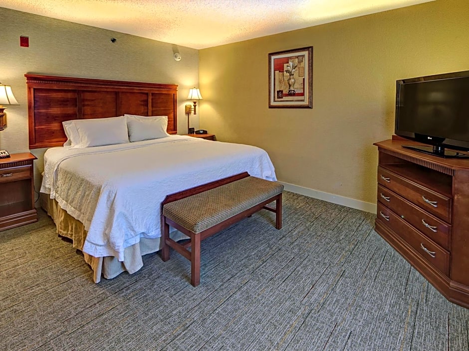 Foto 1 de 5 de 1 King Bed, Mobility Accessible