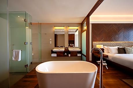 Signature Room - Complimentary sundowner cocktail from 4:30 to 5:30 pm