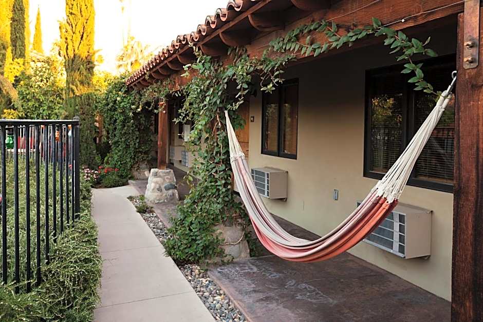 Los Arboles Hotel