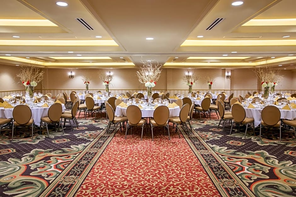 Crowne Plaza Louisville Airport Expo Center, an IHG Hotel