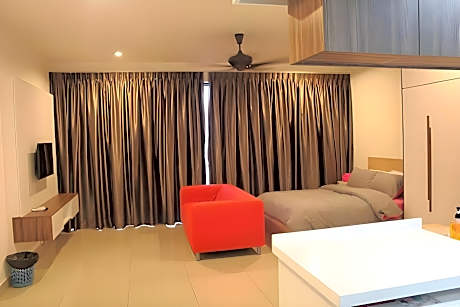 Deluxe Queen Studio