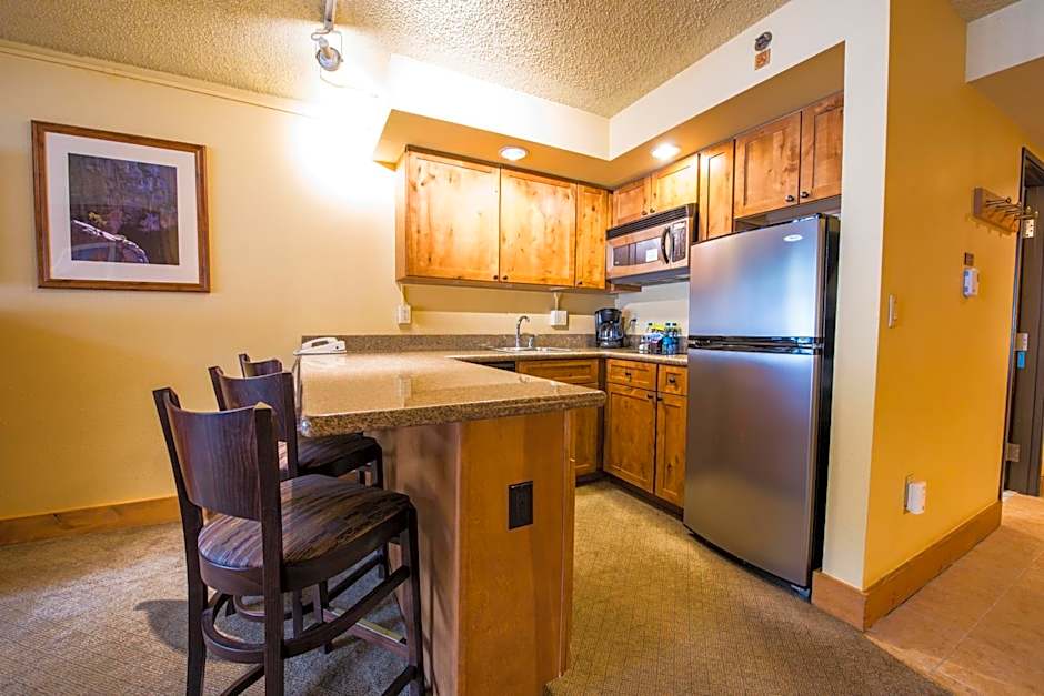 The Grand Lodge Hotel and Suites