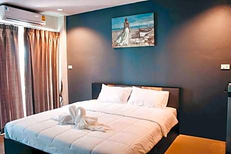 Deluxe Room (2 Adults + 1 Child)
