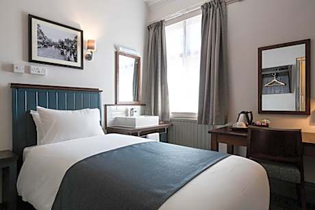 Single Room with Shared Bathroom