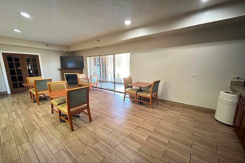 Days Inn & Suites by Wyndham Stockbridge South Atlanta