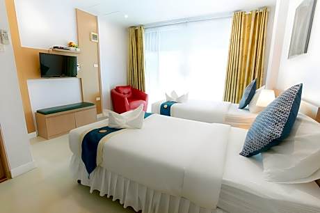 Twin Room B