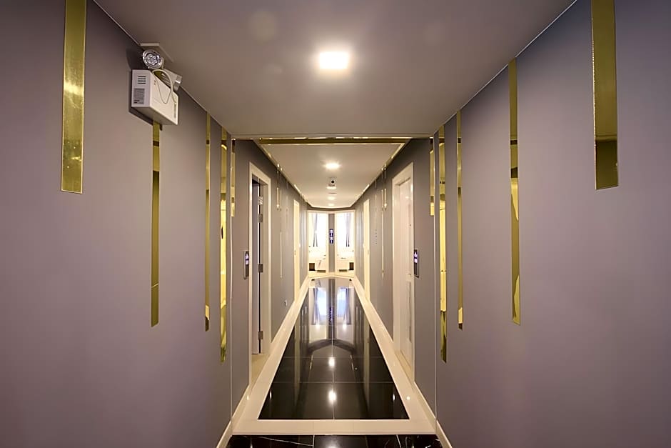 Pratunam Atrium Hotel