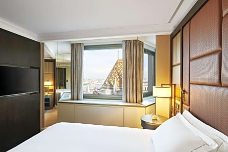 King Junior Suite with Danube River View