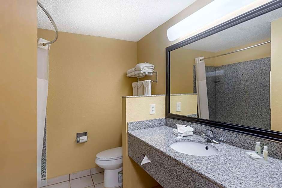 Quality Inn & Suites Bloomington University Area