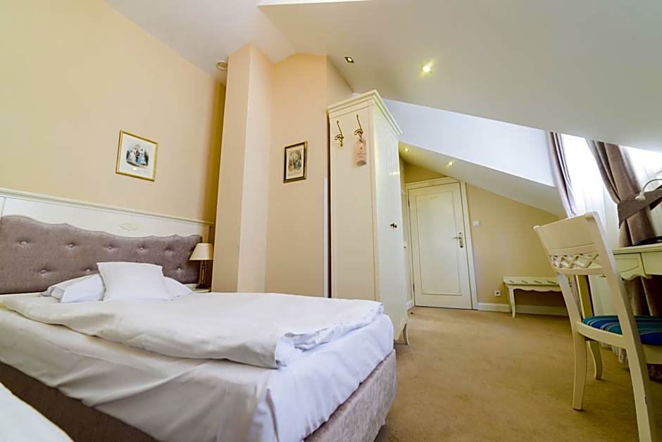 Ambasadorski Residence