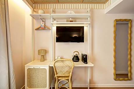 Lavender Room - Single with Balcony