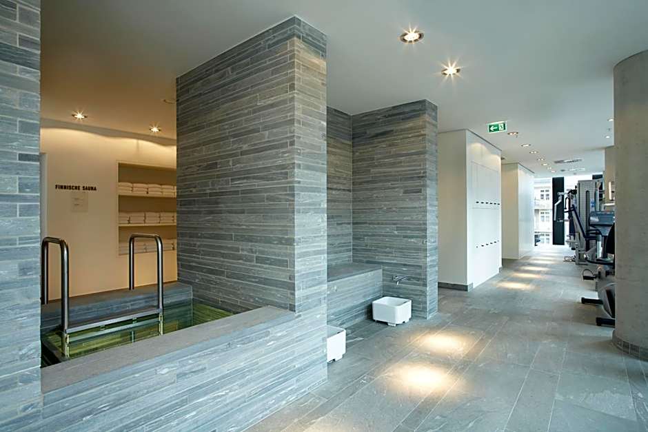 Empire Riverside Hotel