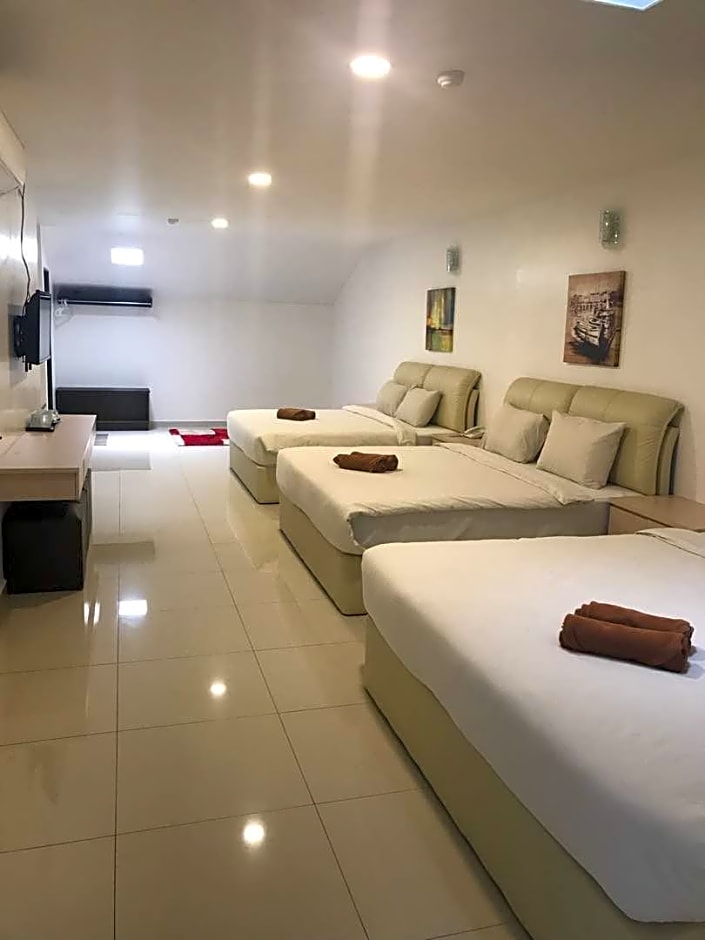 Peach Hill Hotel & Cafe