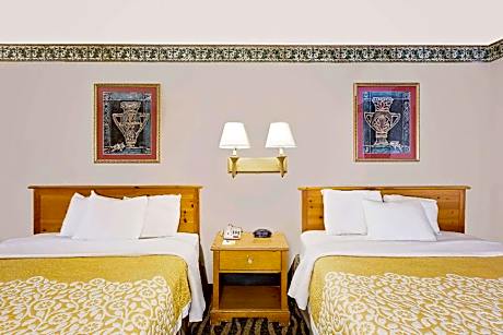 2 Queen Beds Non-Smoking