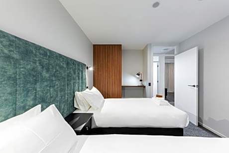 2 Bedroom Suite, Lake View