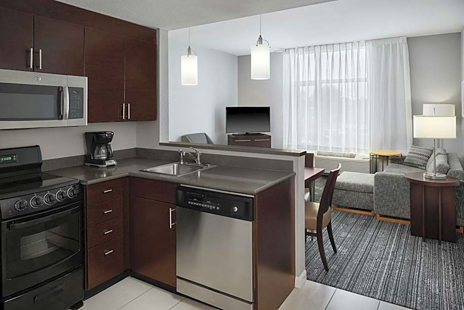 Foto 1 dari 11 — 2 Bedroom 1 Queen Bed with Sofabed Suite