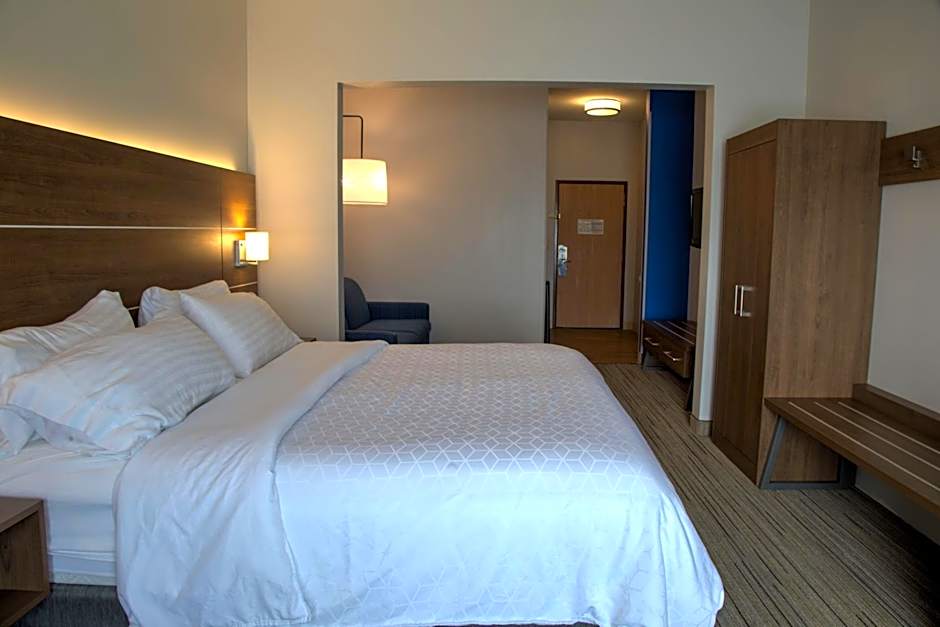 Photo 1 of 7 of 1 King Bed Suite