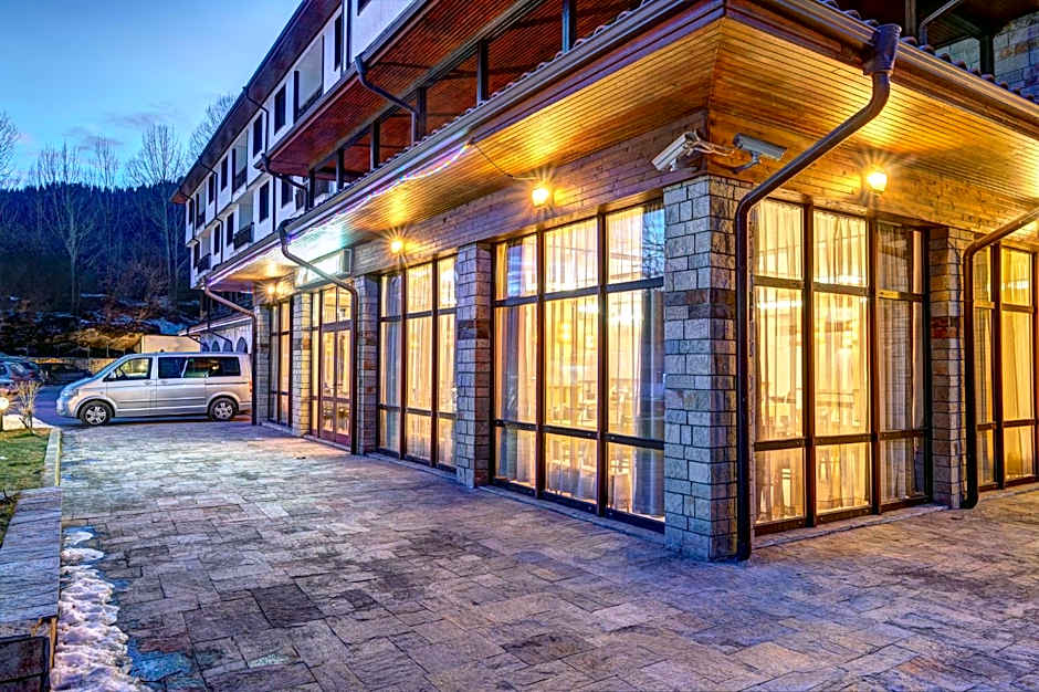 Complex Silver Hills