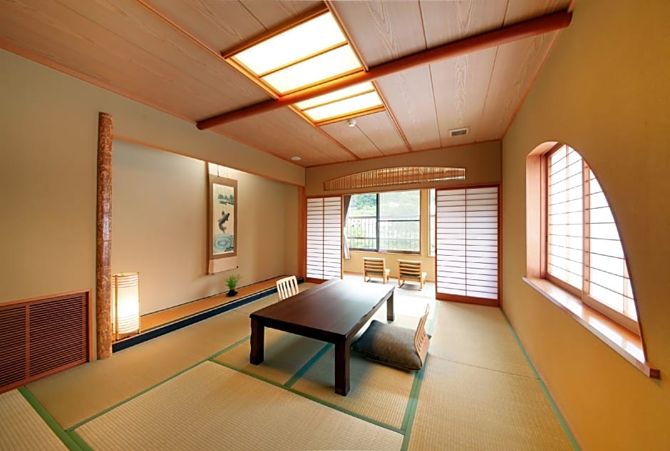 MICASA (Minakami Hot Spring Ryokan)