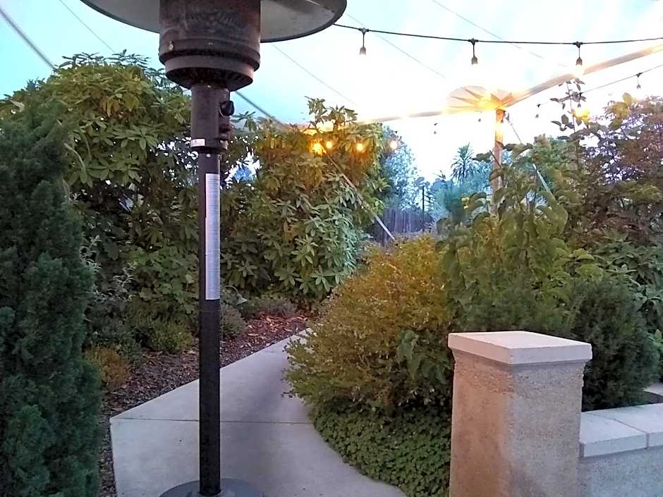 Noyo Harbor Inn