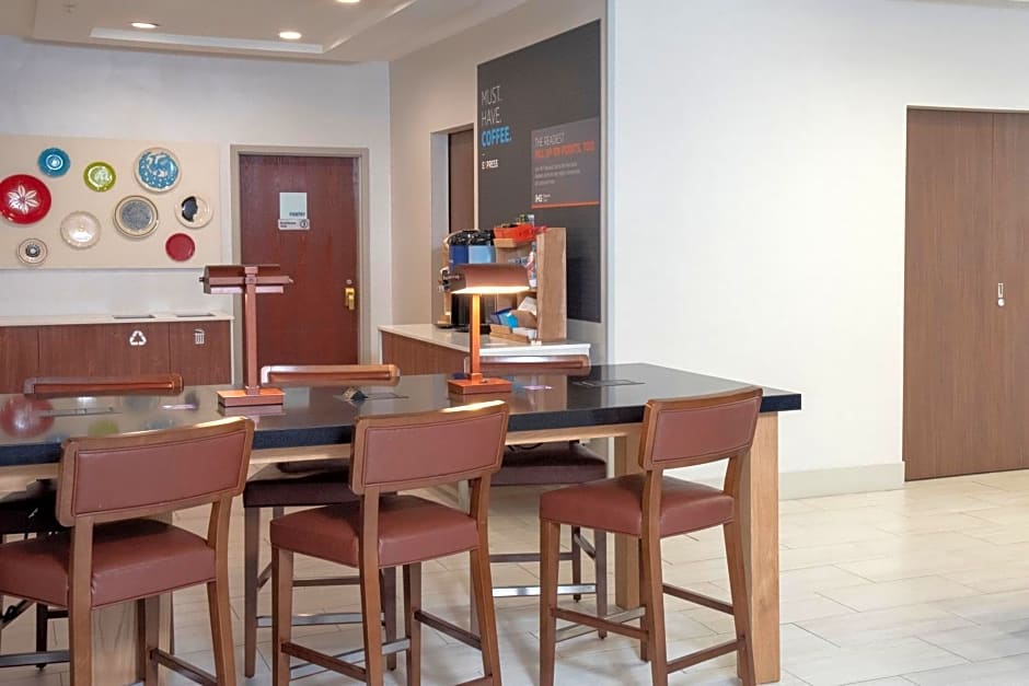 Holiday Inn Express Hotel & Suites Chester By IHG