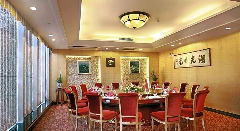 Lijiang Waterfall Hotel