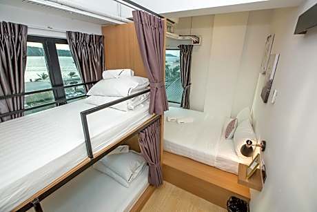 Family Room with Shared Bathroom - 4 Persons