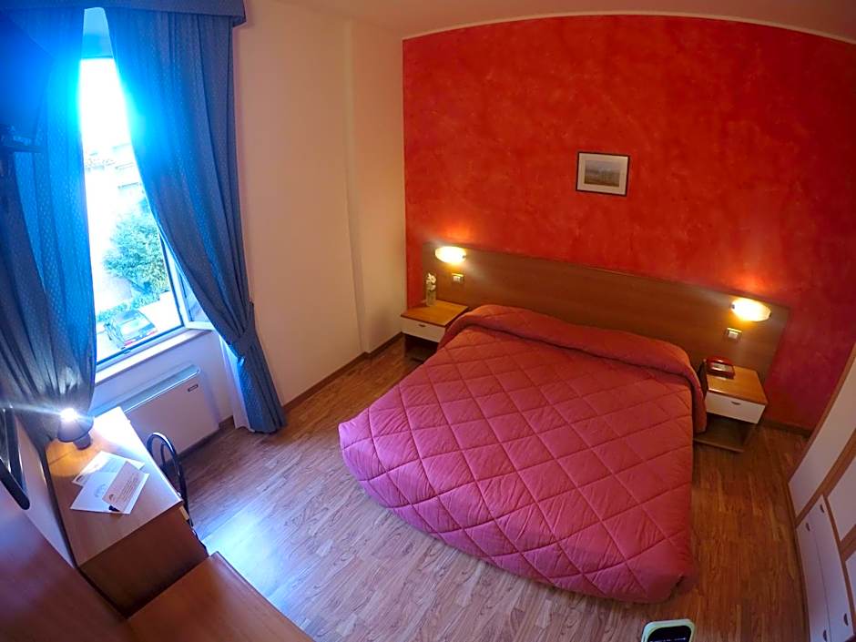 Photo 1 of 11 of 1 Double Bed or 2 Beds